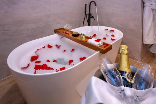 Bathroom, Hotel Serhs Rivoli Rambla in La Rambla