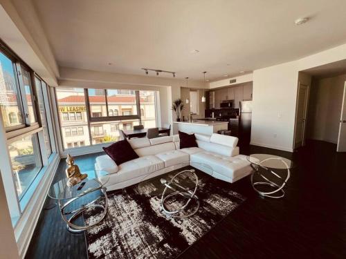 Downtown Penthouse W Luxury gym-pool-near Universal Studio Hollywood in Los Angeles, USA