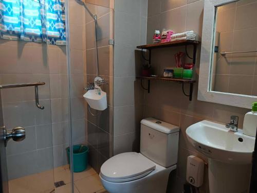 Executive Studio at One Madison Place Iloilo City - 샤워실