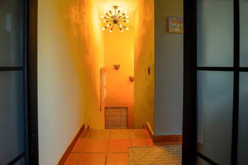 Private Sunset Balcony-Sleeps 6-Walk to Centro in Guanajuato, Mexico