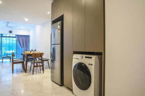 Eaton Residence KLCC Skyline - image 9