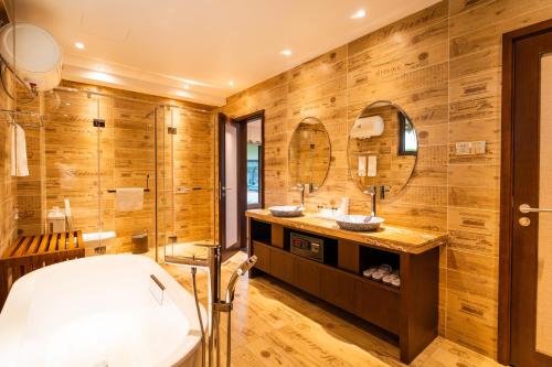 room detail thumbnail 2
