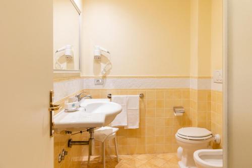 Hotel Tuder - image 4