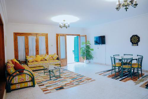 4 bedrooms villa with private pool in Tunis village faiuym