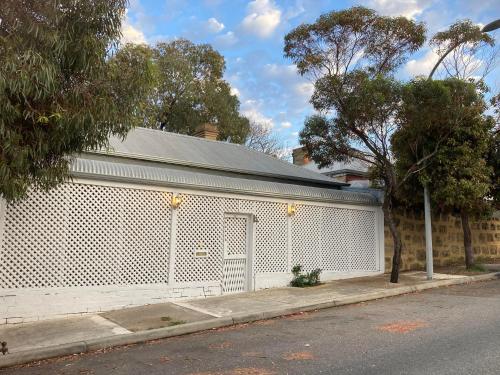 Self Contained Studio - Fully Restored 1886 Historic Victorian Era House in Central Fremantle Arts Precinct