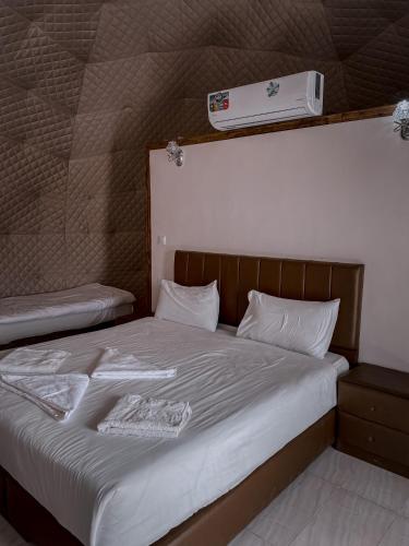 1 queen bed