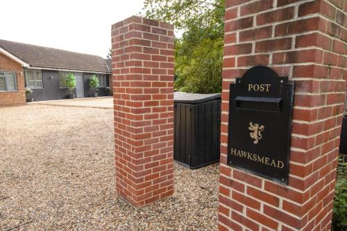 Picture of Deluxe 2 Bed Versace Bungalow Hot Tub, Sky Tv, Cinema Screen Saffron Walden