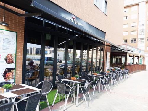 Restaurant, Madrid Las Tablas apartments in Fuencarral-El Pardo