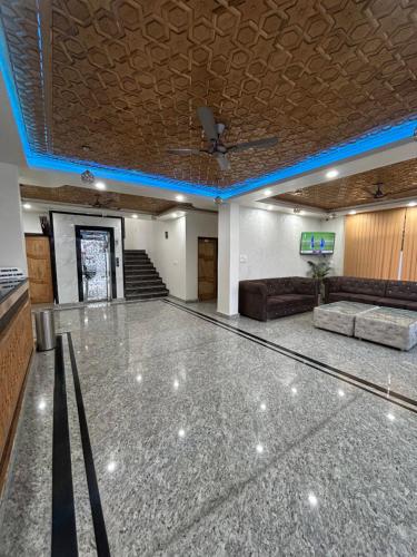 Fasiliteter, Fair Mount, Airport Road, Humhama Srinagar in Srinagar