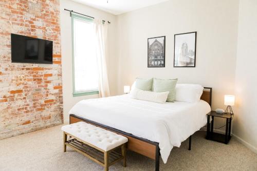 The Penthouse- Heart of OTR w/Rooftop Terrace