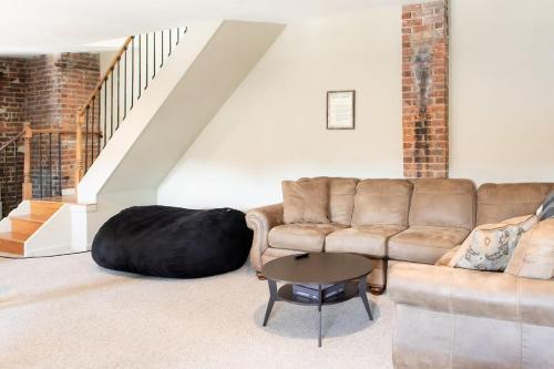 The Penthouse- Heart of OTR w/Rooftop Terrace