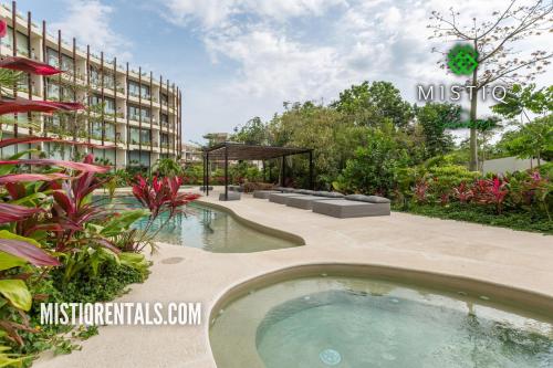 Mistiq Gardens - image 3