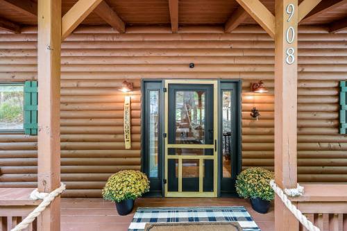 Lake Forest Lodge at Rough River in Fentress McMahan, USA
