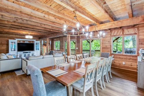 Lake Forest Lodge at Rough River in Fentress McMahan, USA