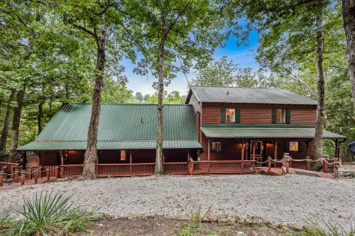 Lake Forest Lodge at Rough River in Fentress McMahan, USA