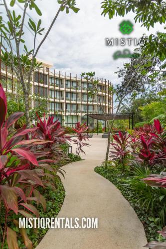 Mistiq Gardens - image 2