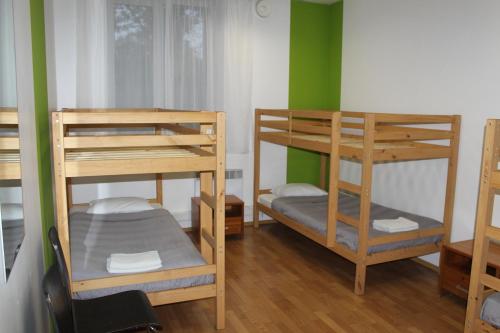 1 bunk bed