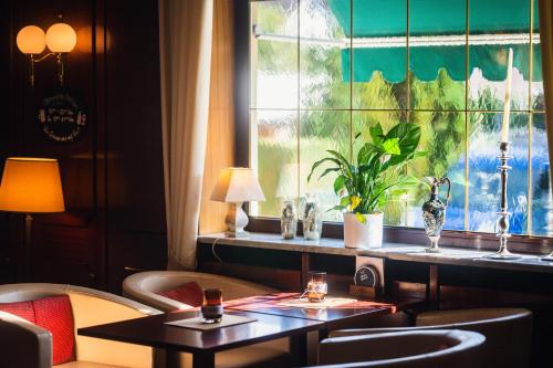 酒吧/Lounge Bar, 祖姆選帝侯城堡公園飯店 (Hotel am Schlosspark Zum Kurfurst) in 上施萊斯海姆