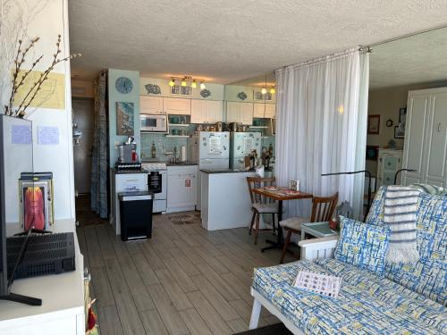 OB Oceanfront Studio - closest to the beach