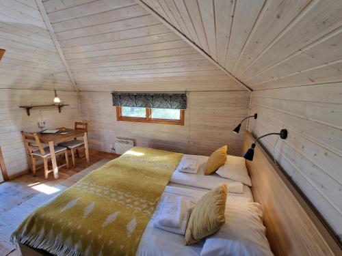 1 queen bed, 1 sofa bed