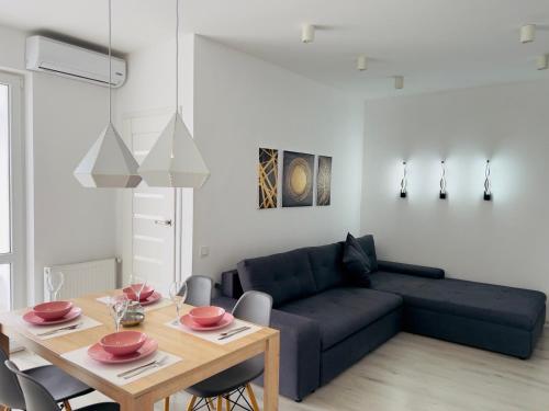 White Apartment Melnyka10 in Ivano-Frankivsk