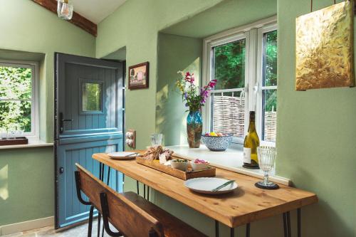 Konyha, The Pigsty and Spa Garden at Tregoose Old Mill in Egyéb