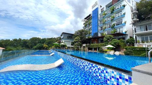 สระว่ายน้ำ, ทอม ฮิลล์ บูทิก รีสอร์ต แอนด์ สปา (Tom Hill Boutique Resort & Spa) near Su Muon Pagoda