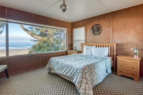 Agate Beach Oceanfront Suite A - image 12