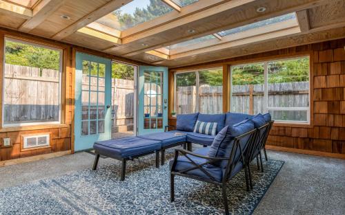 Agate Beach Oceanfront Suite A - image 10