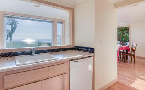 Agate Beach Oceanfront (Suite B)