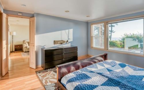 Agate Beach Oceanfront Suite B - image 10