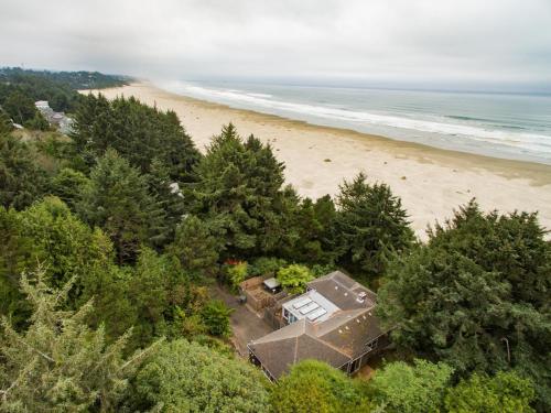 Agate Beach Oceanfront (Suite B)