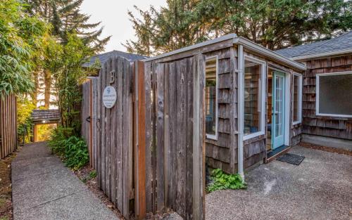 Agate Beach Oceanfront Lodge OL - image 13