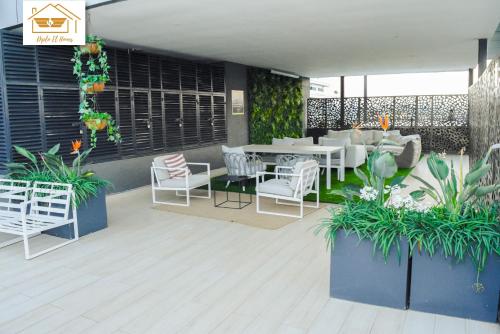 Elegant 2 bedroom in Riverside Square in Ναϊρόμπι