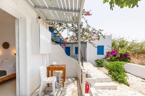 Naxos Beachwalk Rooms