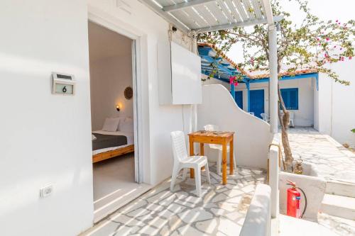 Naxos Beachwalk Rooms