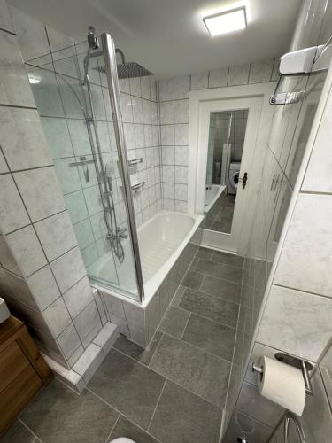 lichtdurchflutete Dachgeschosswohnung vor den Toren Berlins lichtdurchflutete Dachgeschosswohnung vor den Toren Berlins