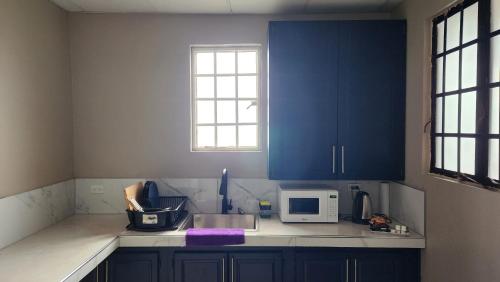 Kitchen, The Layover - 6 mins from the airport, Fully equipped for short and long stays in Piarco