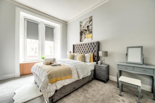 Two Bed Stylish Apartment in Heart of West End 4
