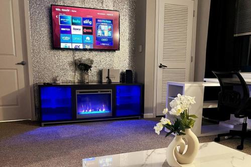ENTIRE HOME At Cherry Hill Towers- Chic Retreat With Queen Bed and Coffee Bar in Cherry Hill, USA