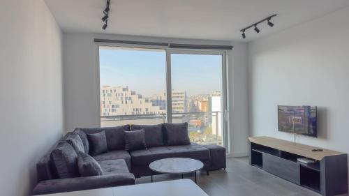 Urban Serenity Skyline View Apartment 2, Тирана