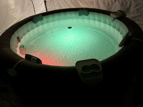 Hot Tub/ Game Room/ Theater - 8 Mins from U of A Hot Tub/ Game Room/ Theater - 8 Mins from U of A