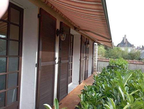 Le logis de Thaïs (Le logis de Thais) in Henrichemont