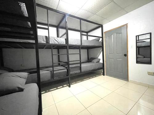 Bed in 6-Bed Mixed Dormitory Room image 2