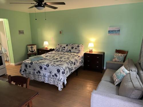 Boat House Studio - Water Front Pets WiFi Smart TV apts in Norfolk, USA