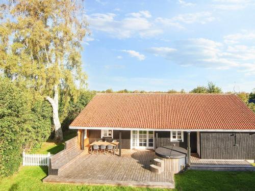 7 person holiday home in Grenaa