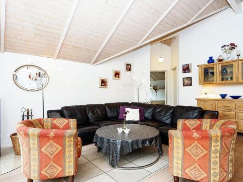  Three-Bedroom Holiday home in Allingåbro 3 in Nørager