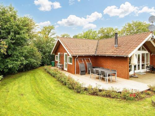  Three-Bedroom Holiday home in Allingåbro 3 in Nørager