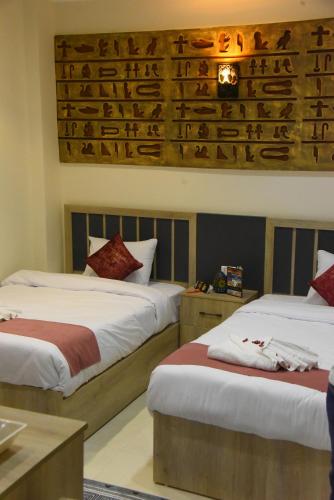 Twin Room with Mountain View image 10