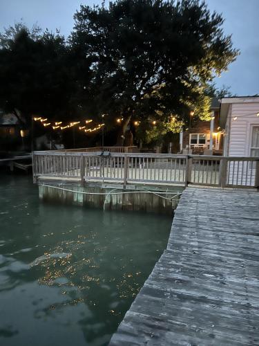 Boat House Studio - Water Front Pets WiFi Smart TV apts